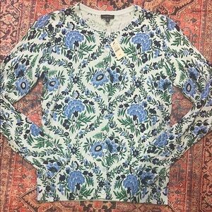 Beautiful sweater! 💎